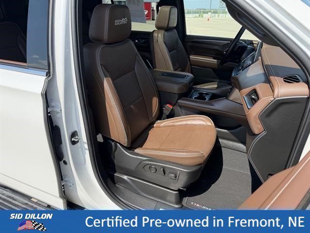 Used 2023 Iridescent Pearl Tricoat Chevrolet High Country image 9