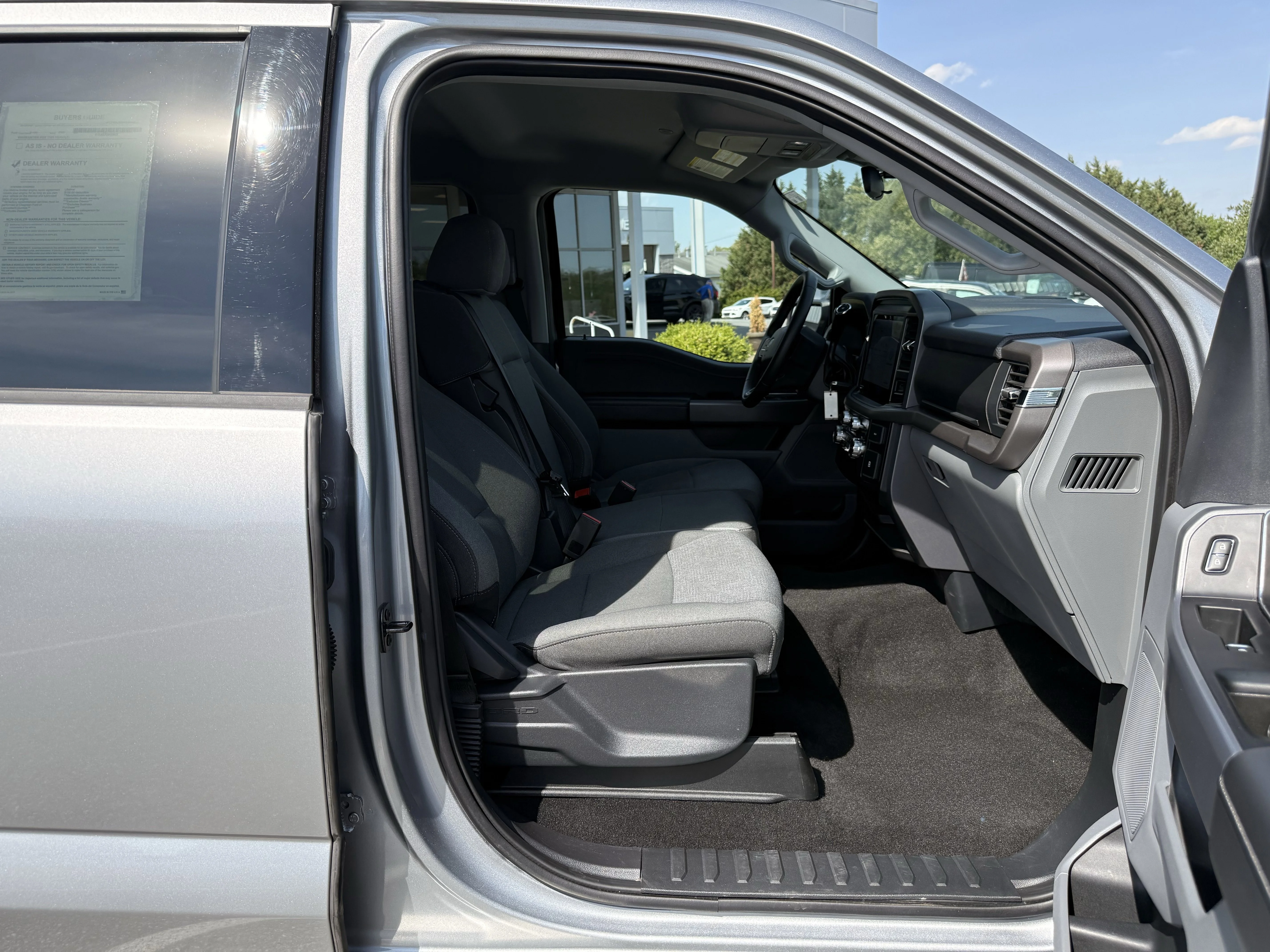Used 2025 Silver Metallic Ford XLT image 39
