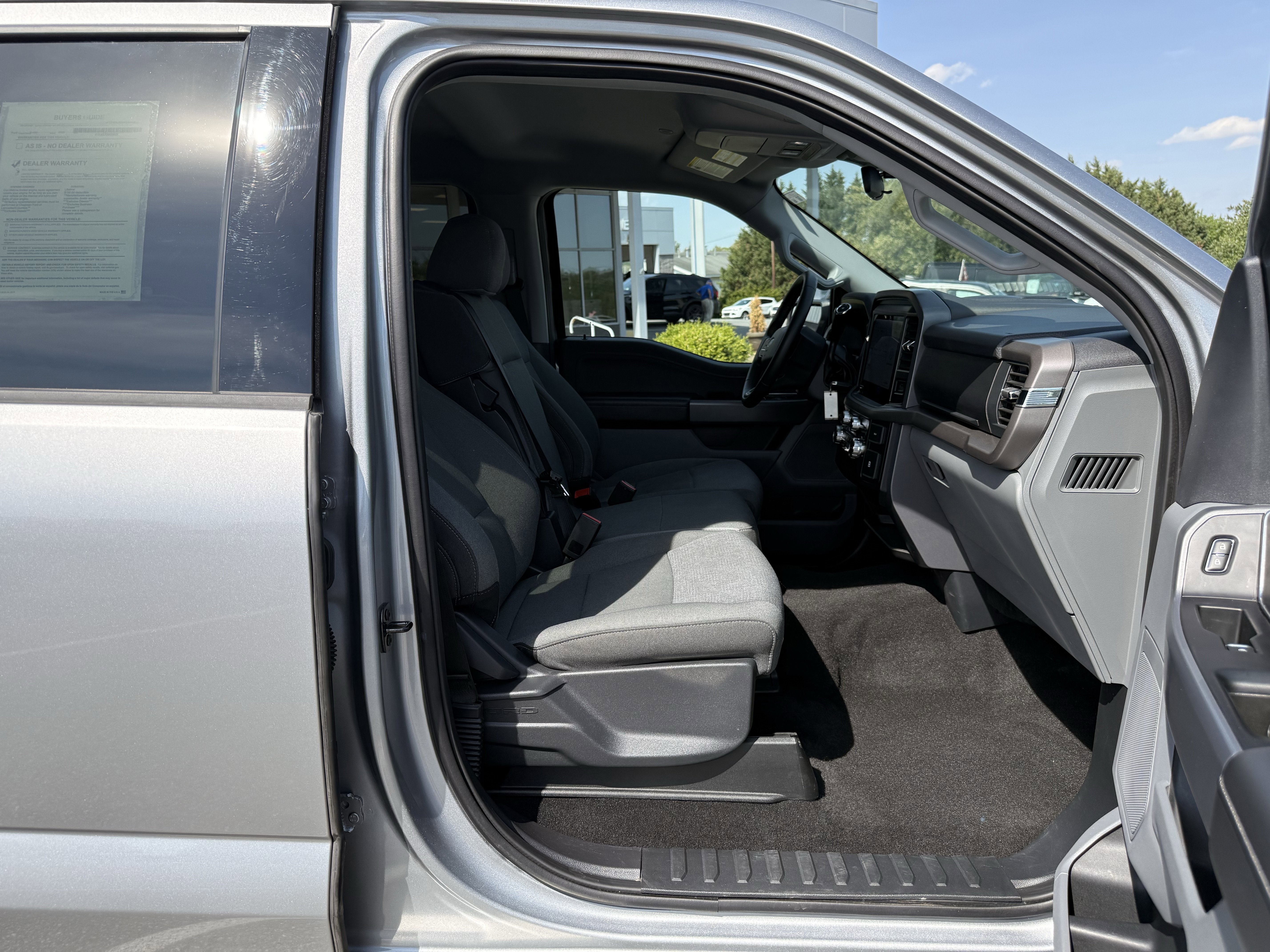 Used 2025 Silver Metallic Ford XLT image 39
