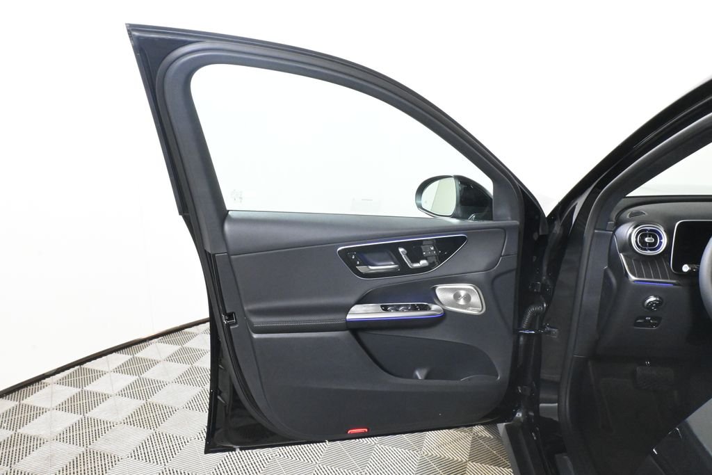 Used 2026 Black Mercedes-Benz GLC 300 image 27