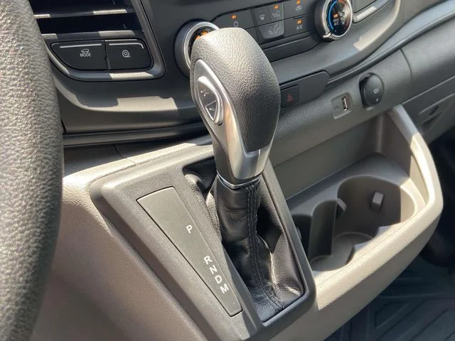 New 2025 Oxford White Ford AWD image 28