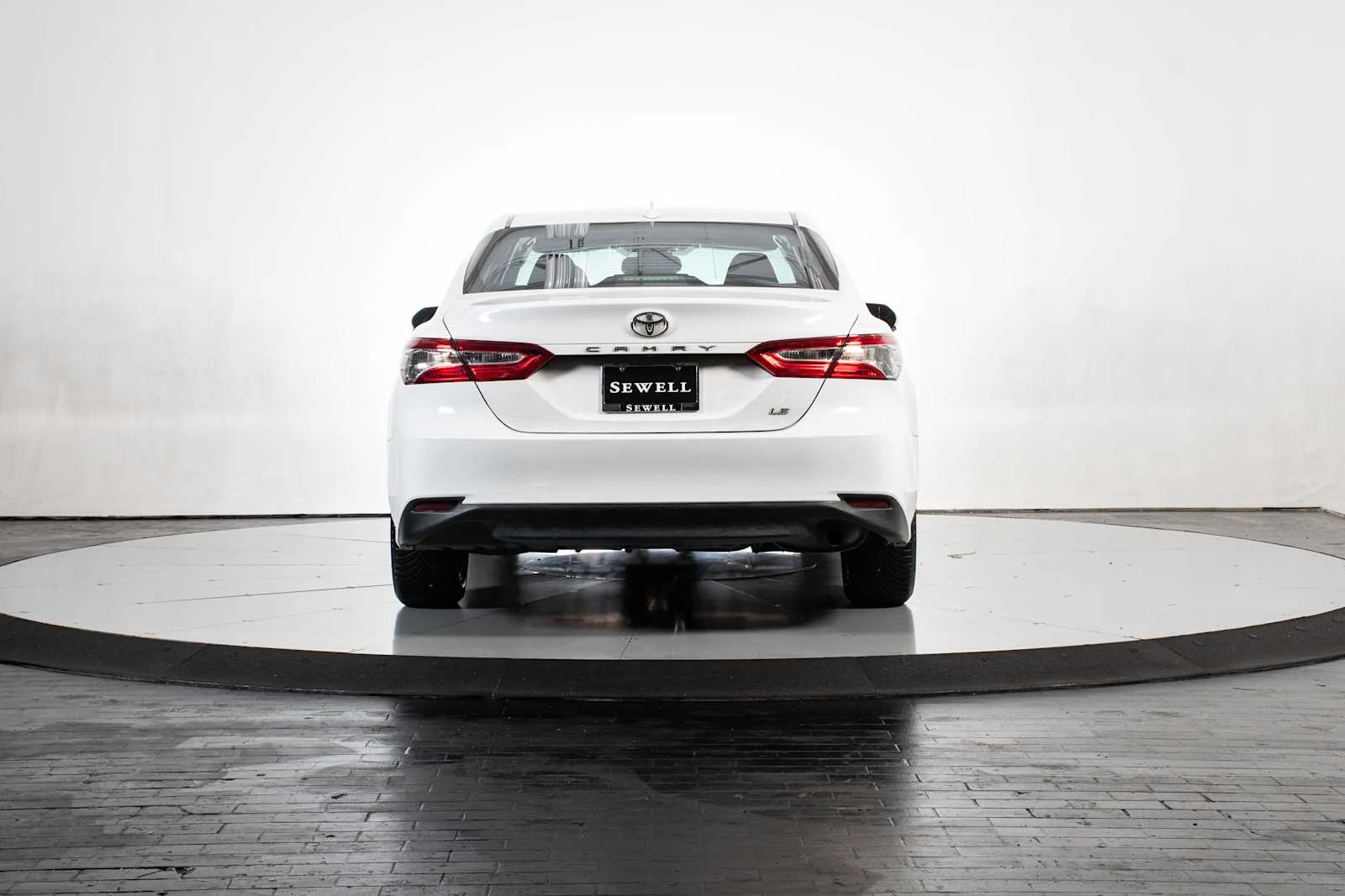 Used 2019 Super White Toyota LE image 5