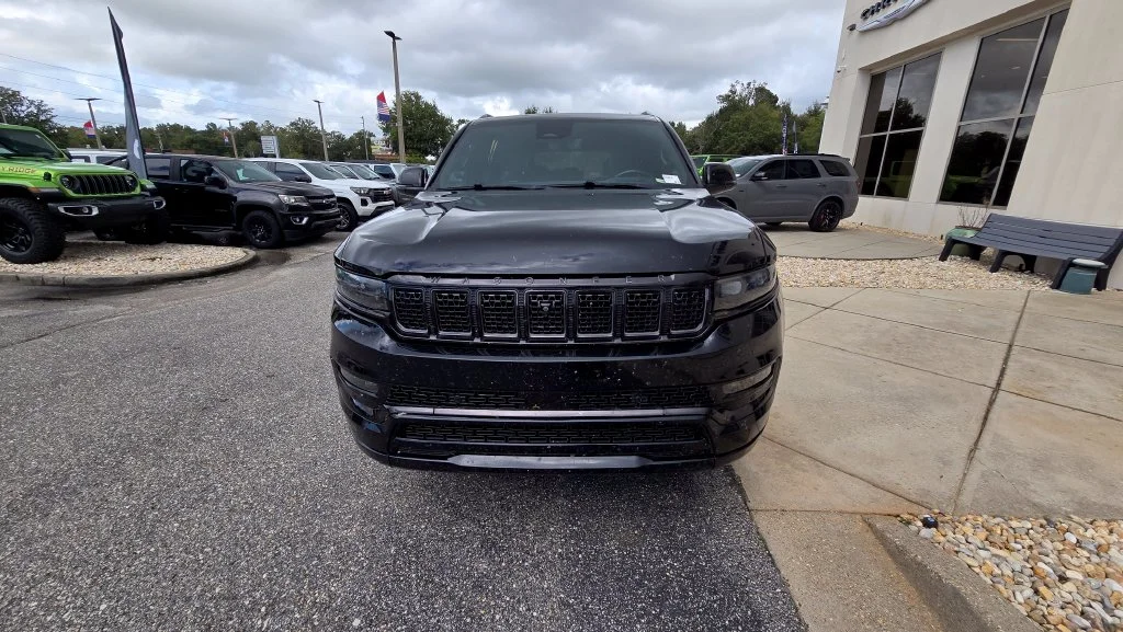 Used 2023 Black Jeep Series II image 2