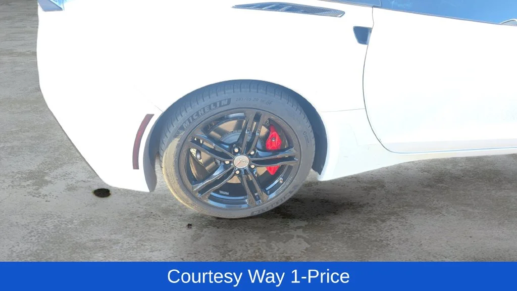 Used 2017 White Chevrolet Stingray image 12