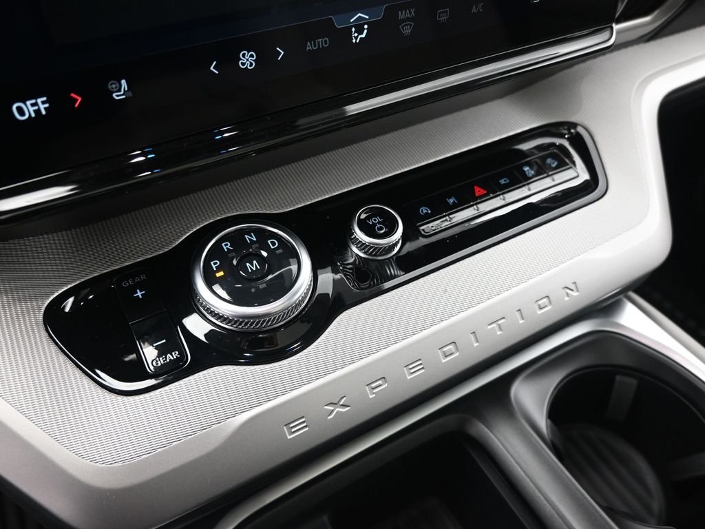 New 2026 Star White Metallic Tri-Coat Ford Active image 17