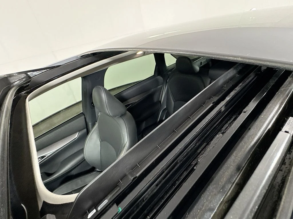 Certified Used 2023 White INFINITI LUXE image 28