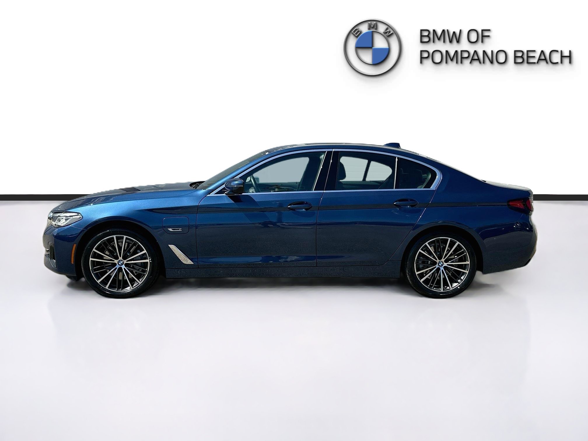 Certified Used 2023 Phytonic Blue Metallic BMW 530e xDrive image 4