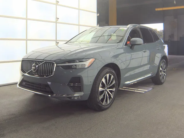 2023 Volvo XC60 Plus Bright Theme