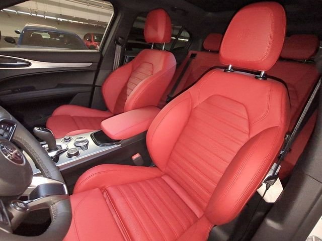 New 2026 Milano White Exterior Paint Alfa Romeo Veloce image 13