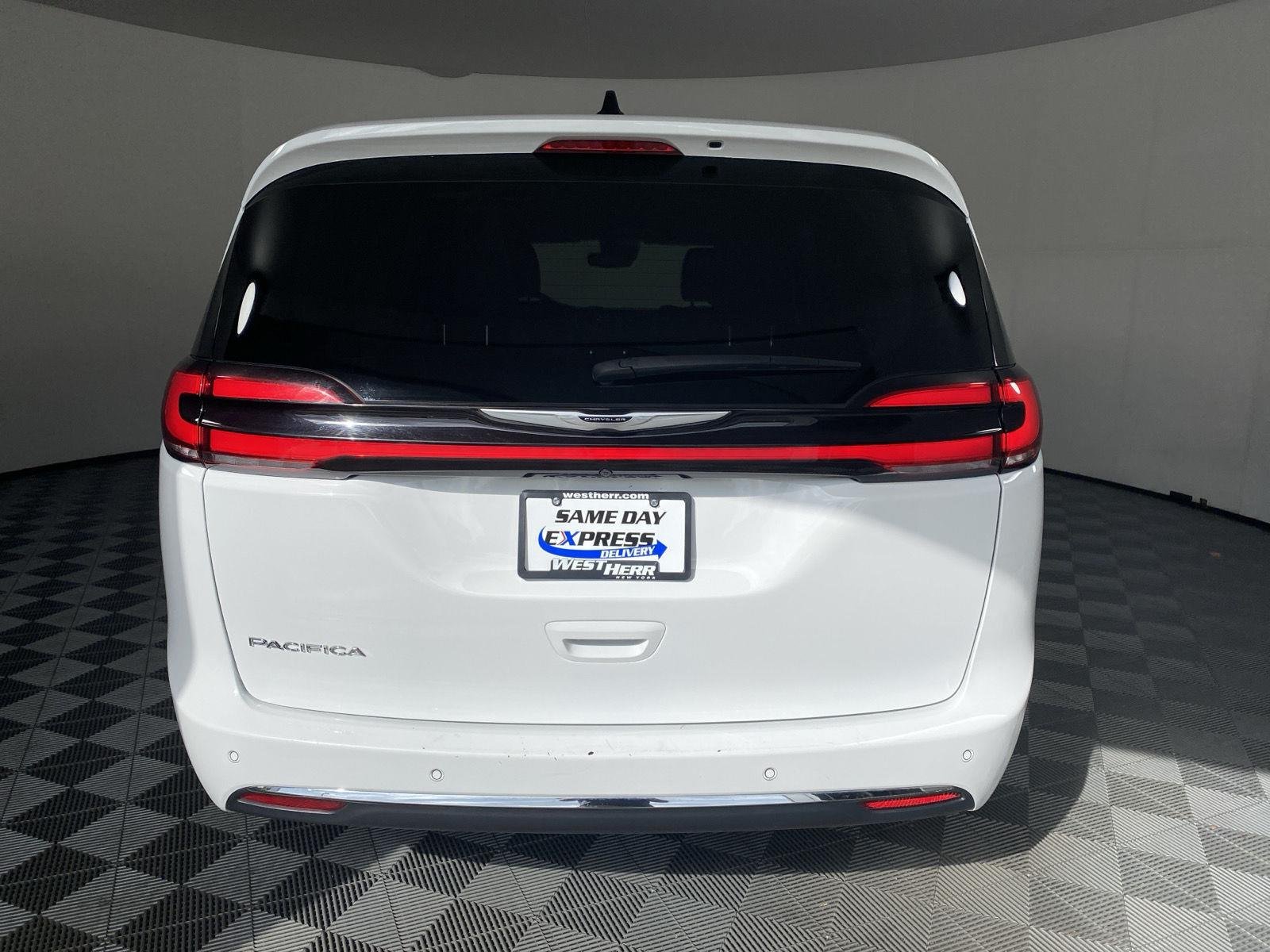 Used 2024 Bright White Clearcoat Chrysler Touring L image 17