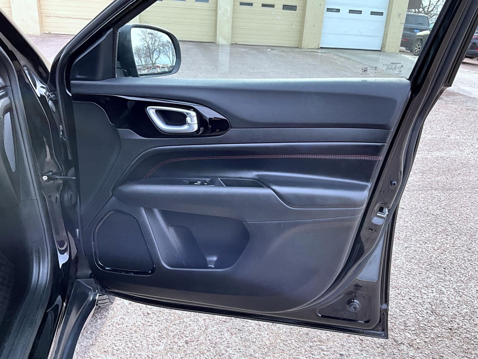 Used 2025 Black Jeep Trailhawk image 17