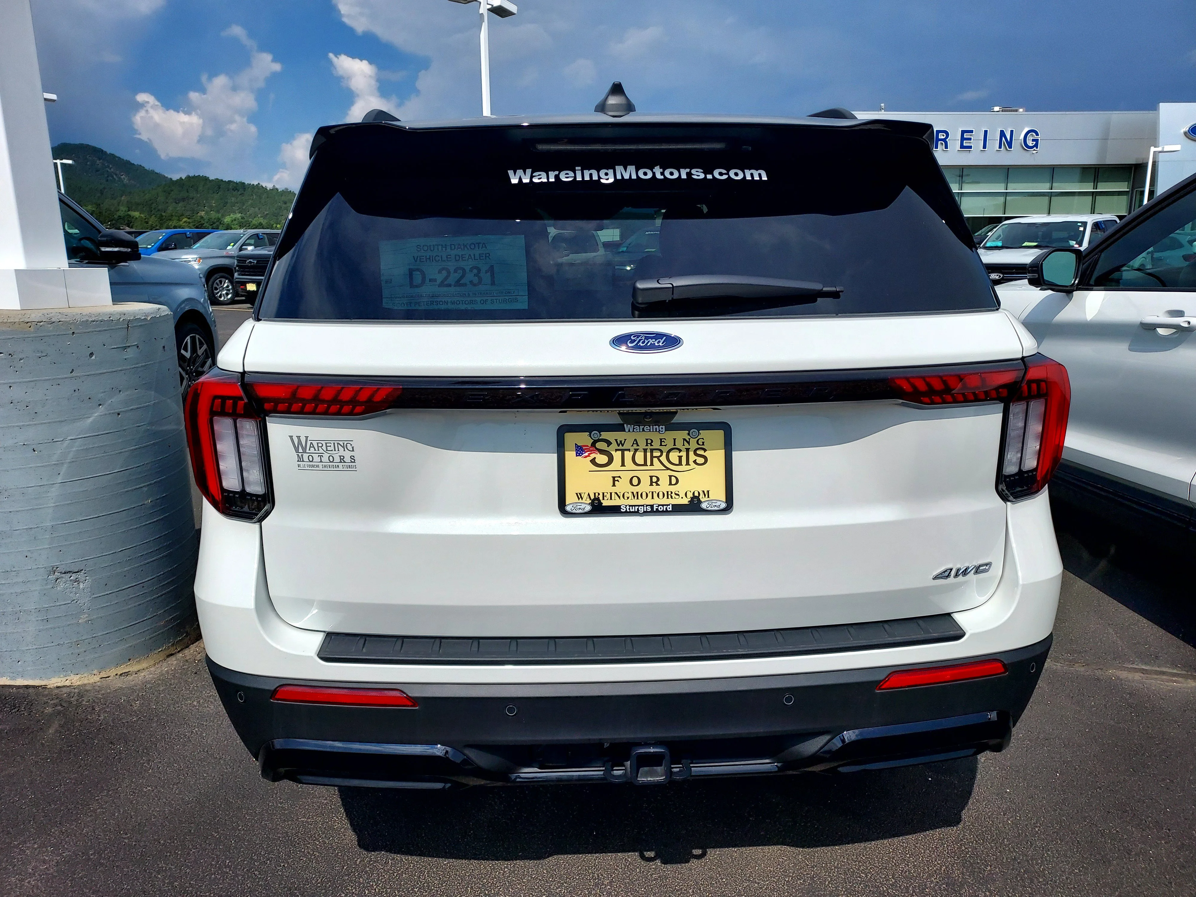 New 2026 Star White Metallic Tri-Coat Ford ST-Line image 5
