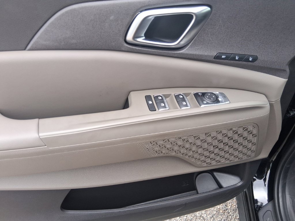 Used 2026  Kia EX image 10