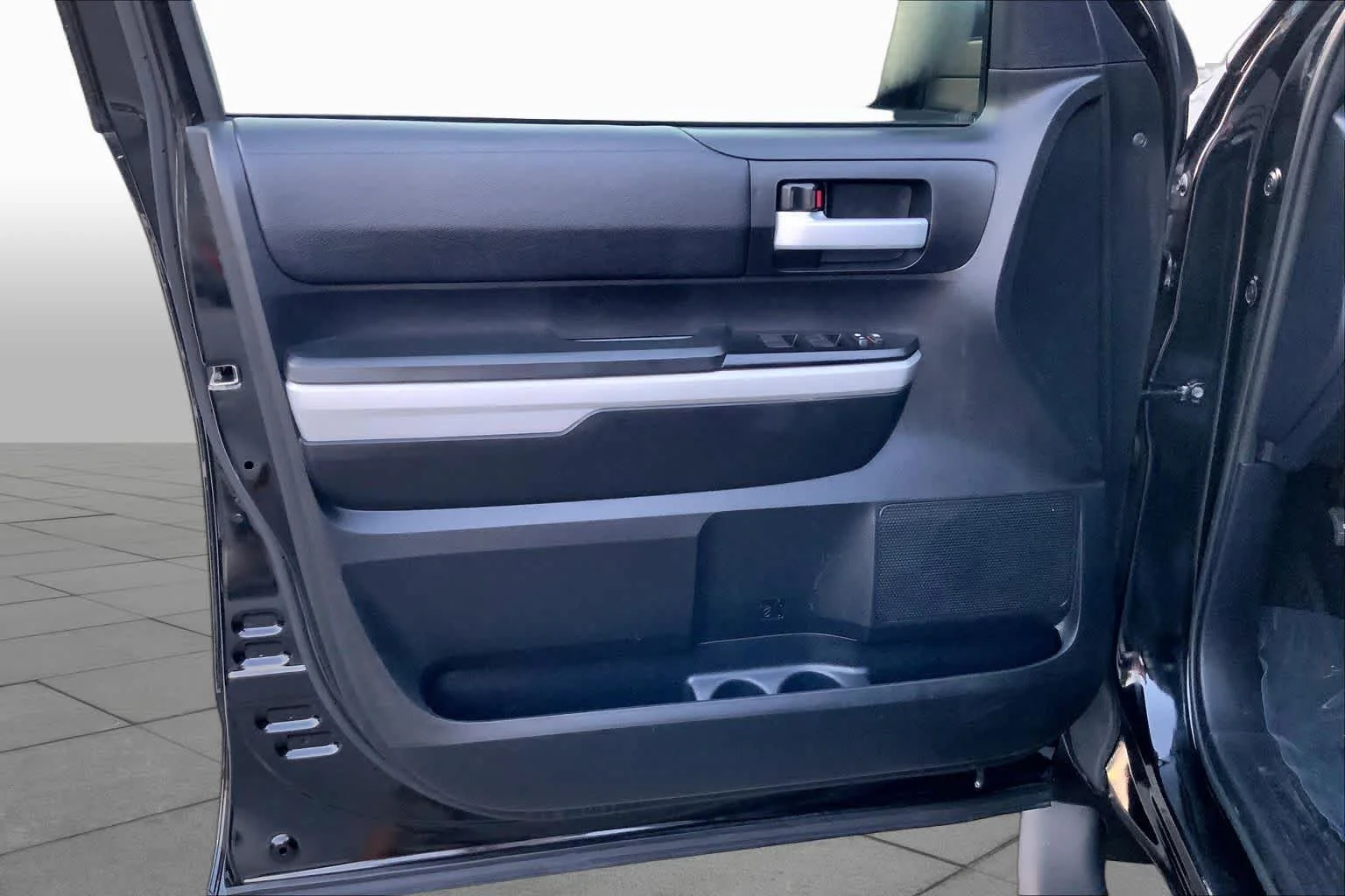 Used 2019 Midnight Black Metallic Toyota SR5 image 21
