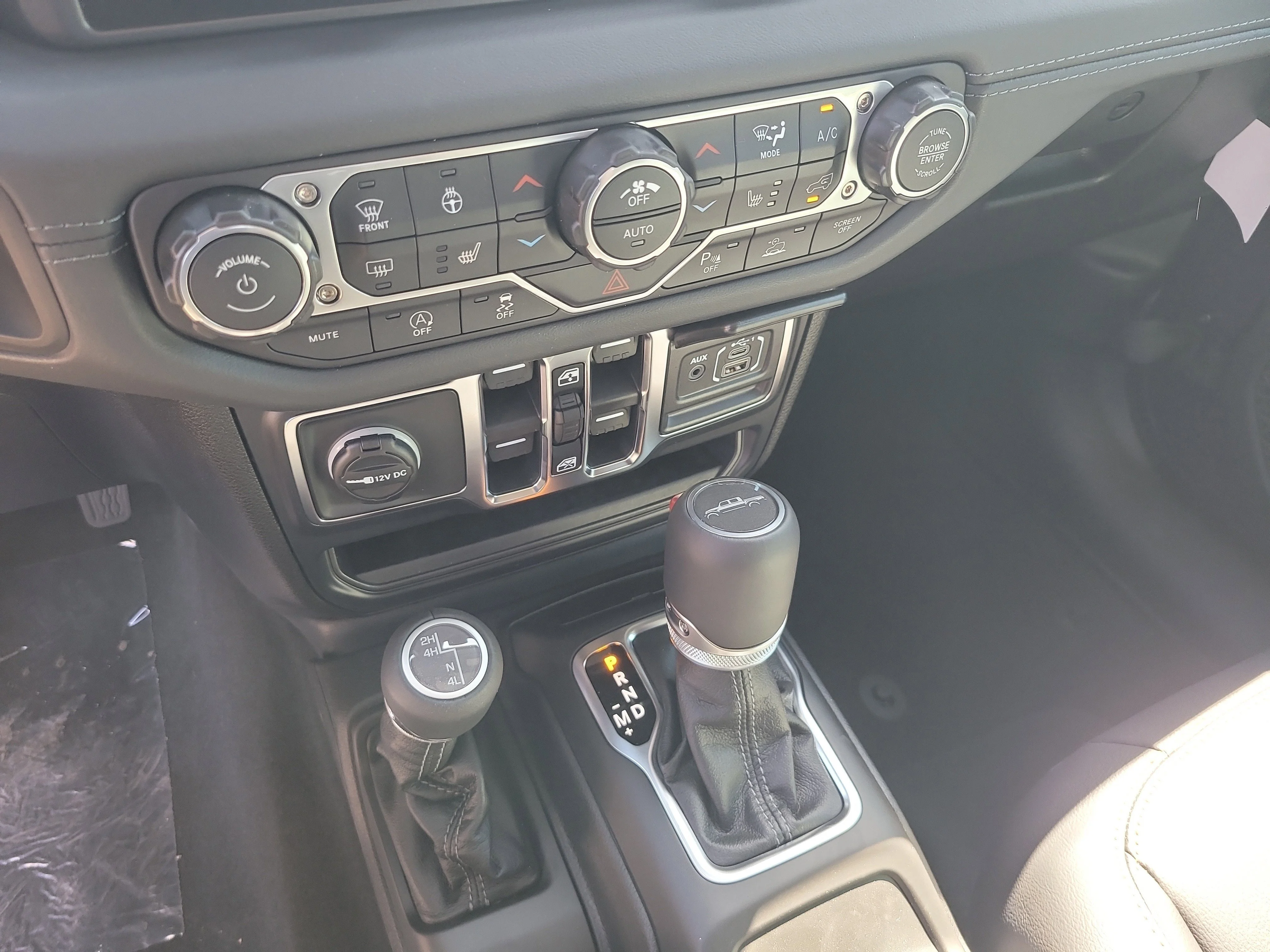 New 2026 Reign Jeep Sahara image 18