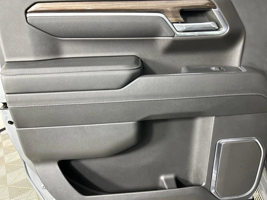 Used 2023 Sterling Gray Metallic Chevrolet LT (2FL) image 17