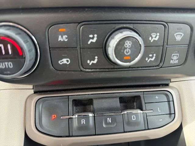 Used 2023 White GMC Denali image 22