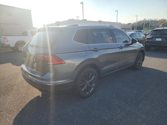Used 2022 Gray Volkswagen 2.0T SE image 5