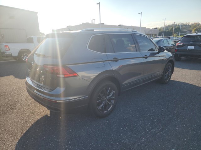 Used 2022 Gray Volkswagen 2.0T SE image 5