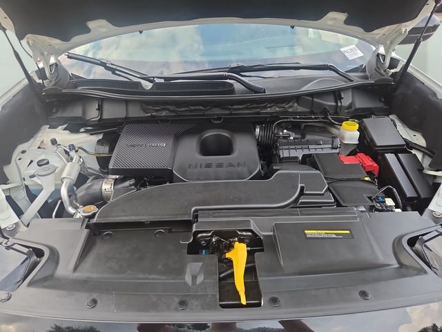 Used 2025 White Pearl Nissan Platinum image 39