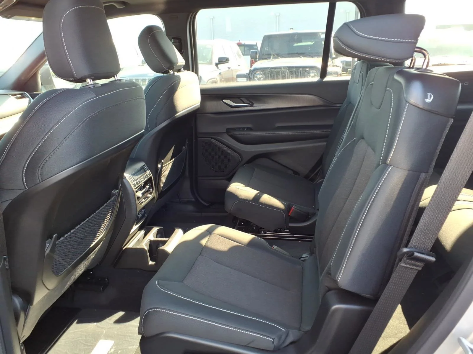 New 2026 Silver Zynith Exterior Paint Jeep Laredo image 17
