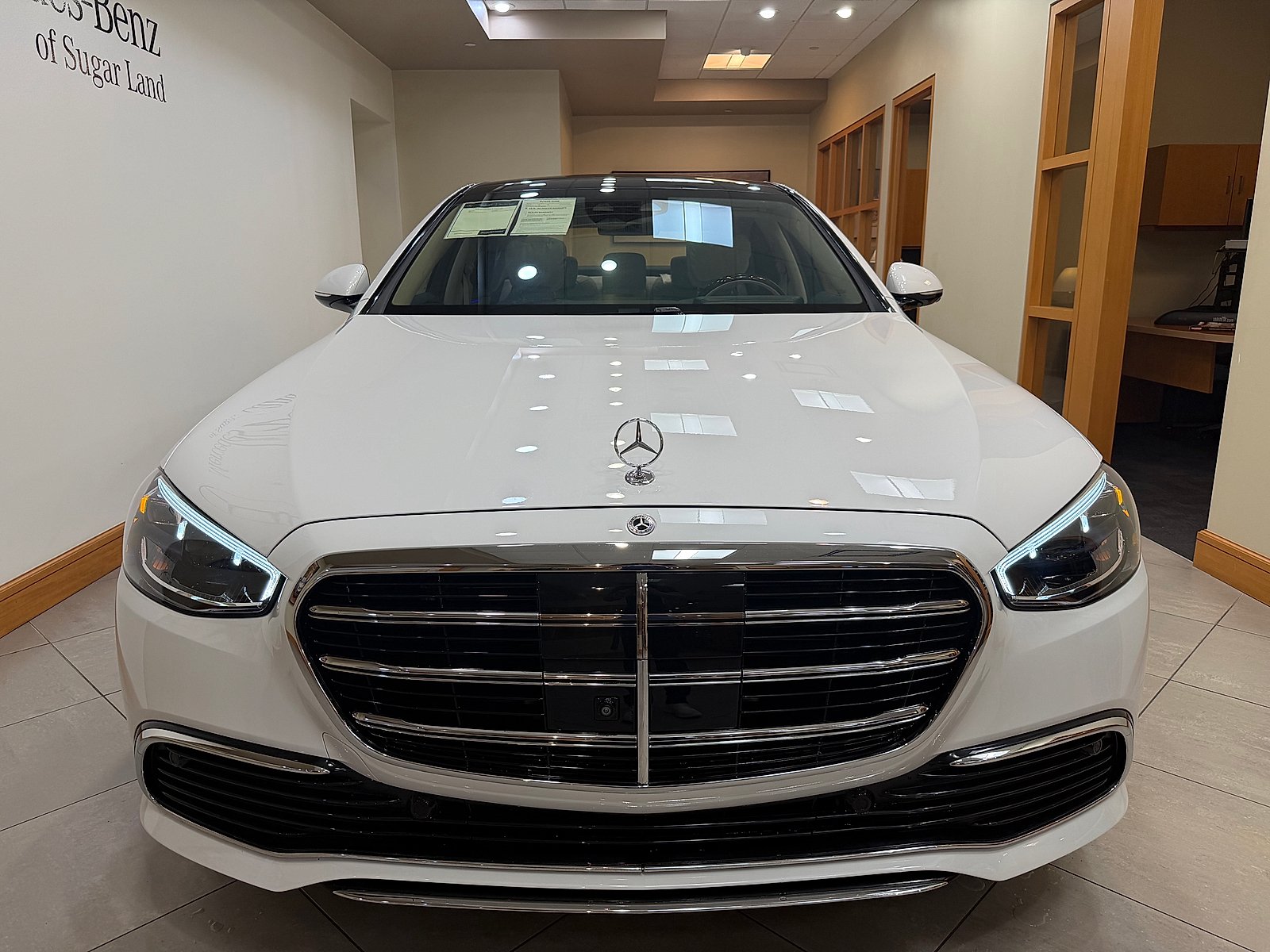 Certified Used 2026 MANUFAKTUR Moonlight White Metallic Mercedes-Benz 4MATIC® image 3