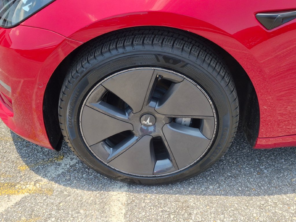 Used 2022 Red Tesla Long Range image 9