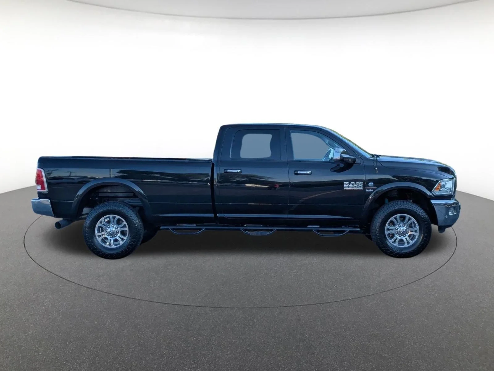 Used 2017 Brilliant Black Crystal Pearlcoat Ram Laramie image 4