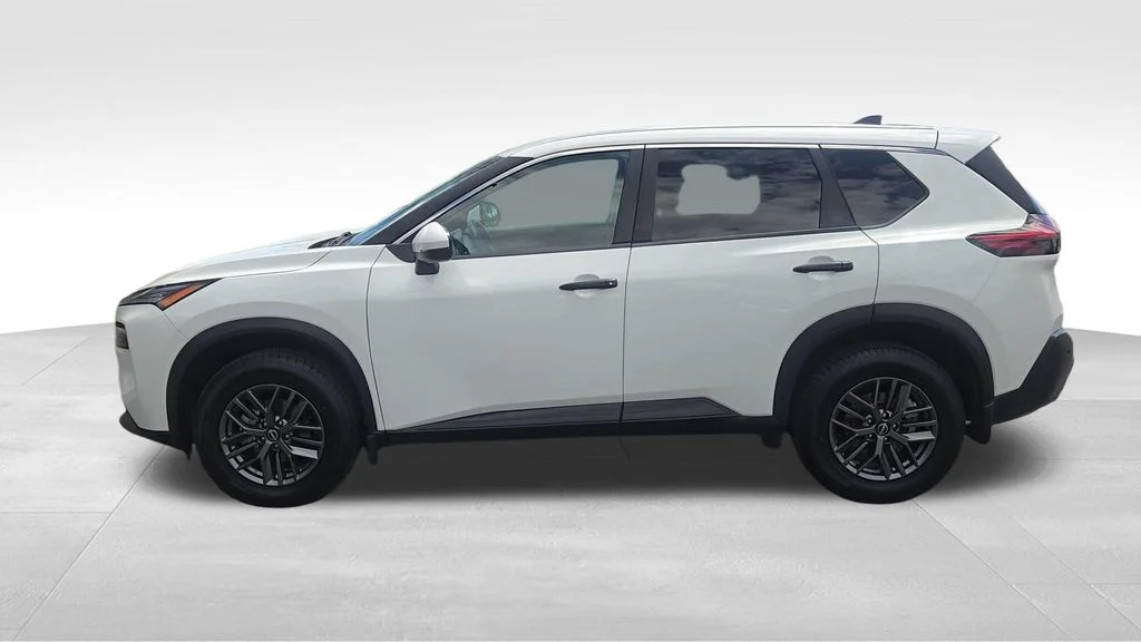Used 2023 White Nissan S image 5