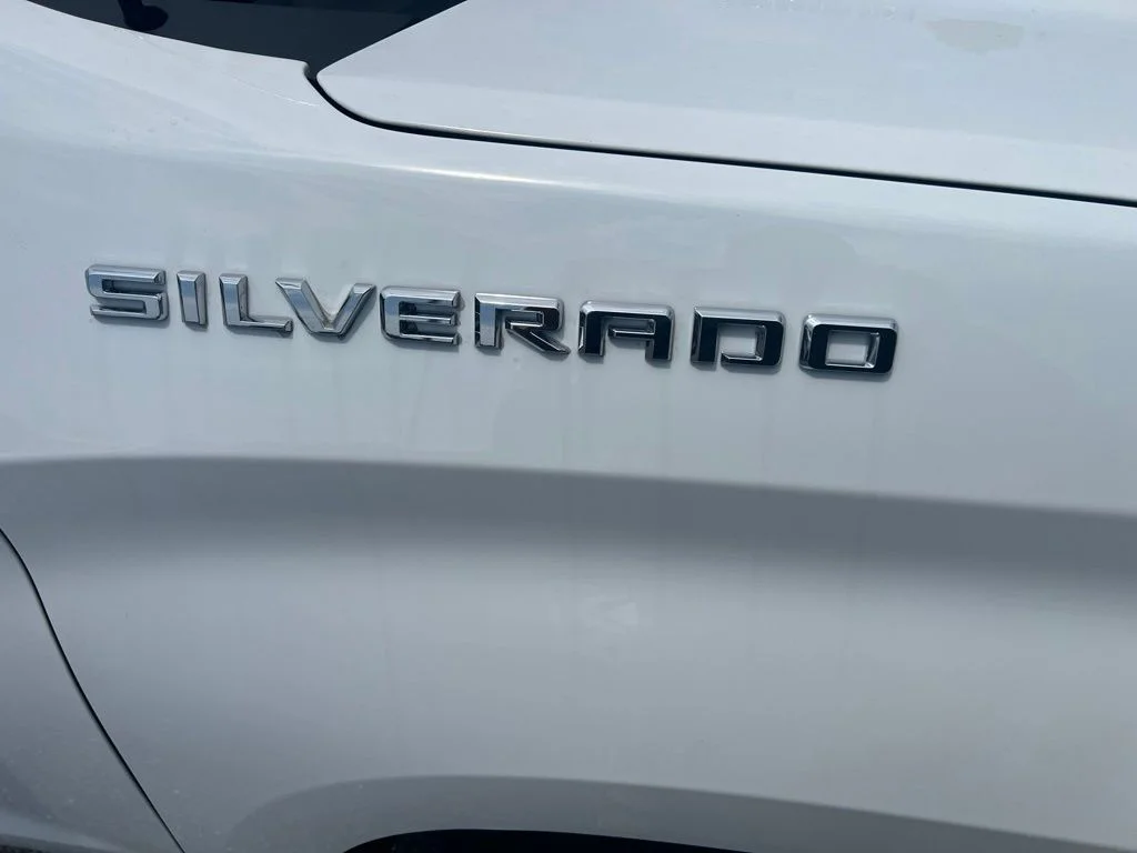 New 2026 Summit White Chevrolet Custom image 8