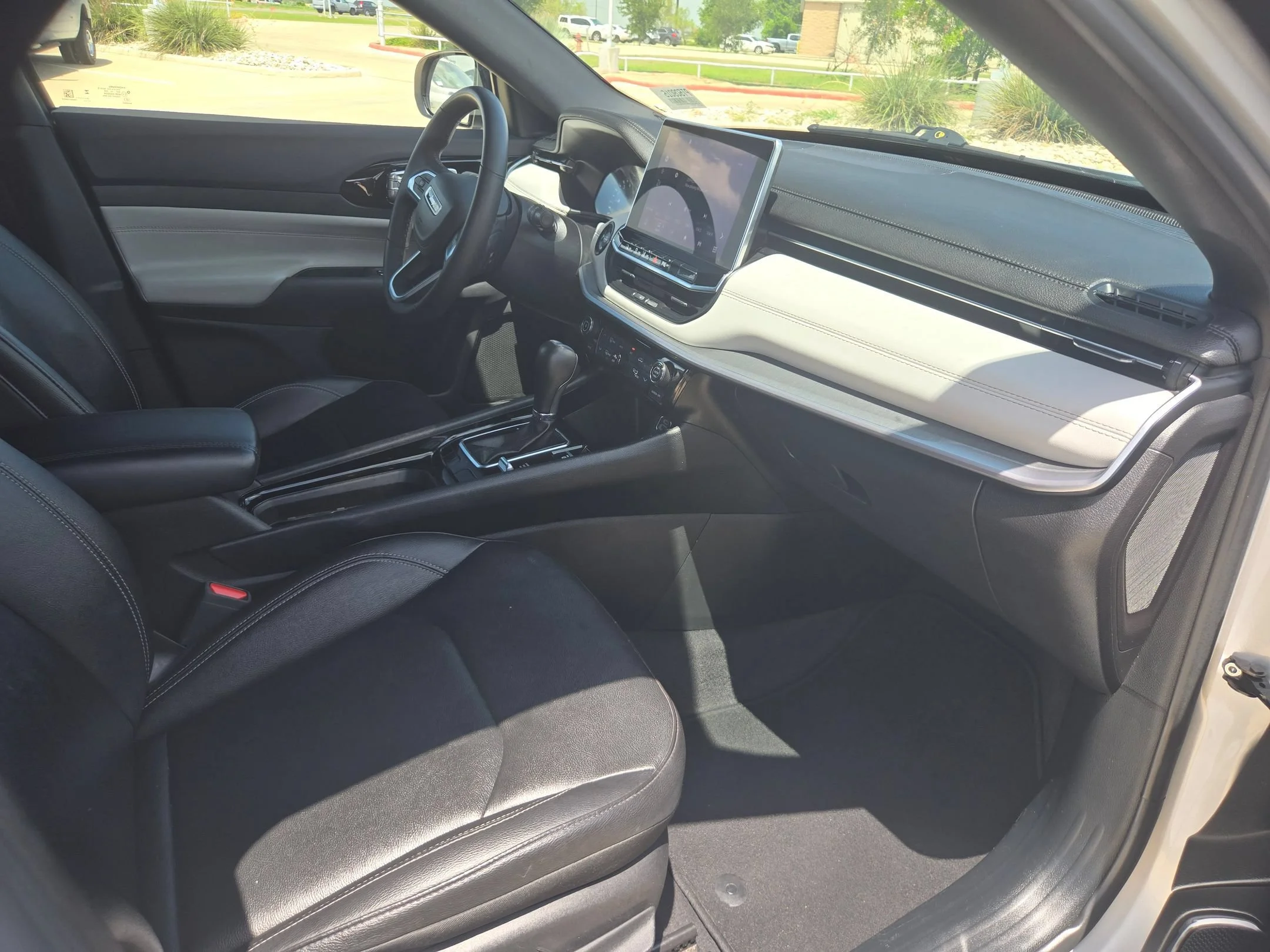 Used 2025 Silver Jeep Limited image 24