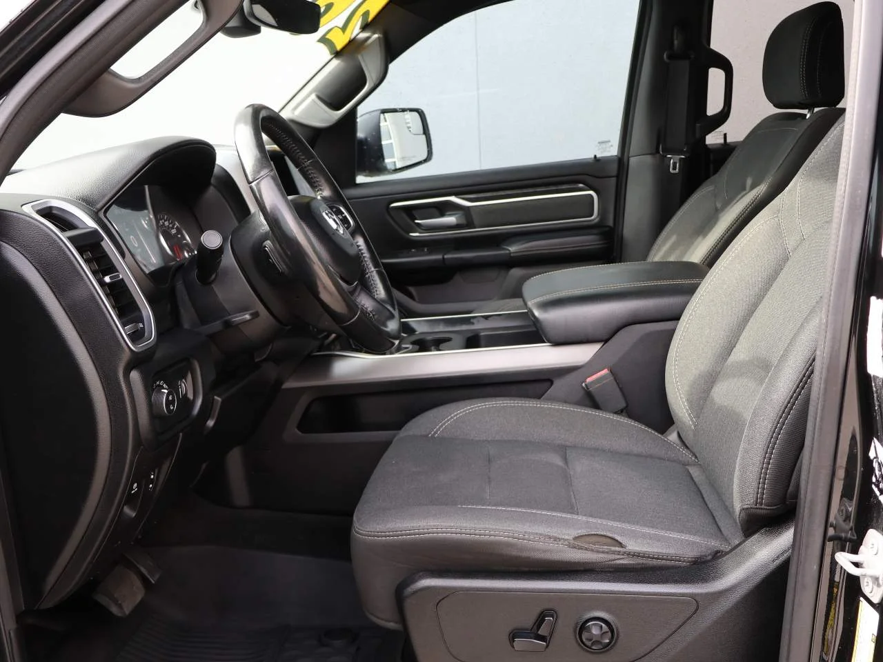 Used 2020 Diamond Black Crystal Pearl Coat Ram Big Horn Crew Cab image 8