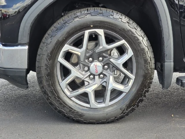 Certified Used 2023 Onyx Black GMC SLT image 34