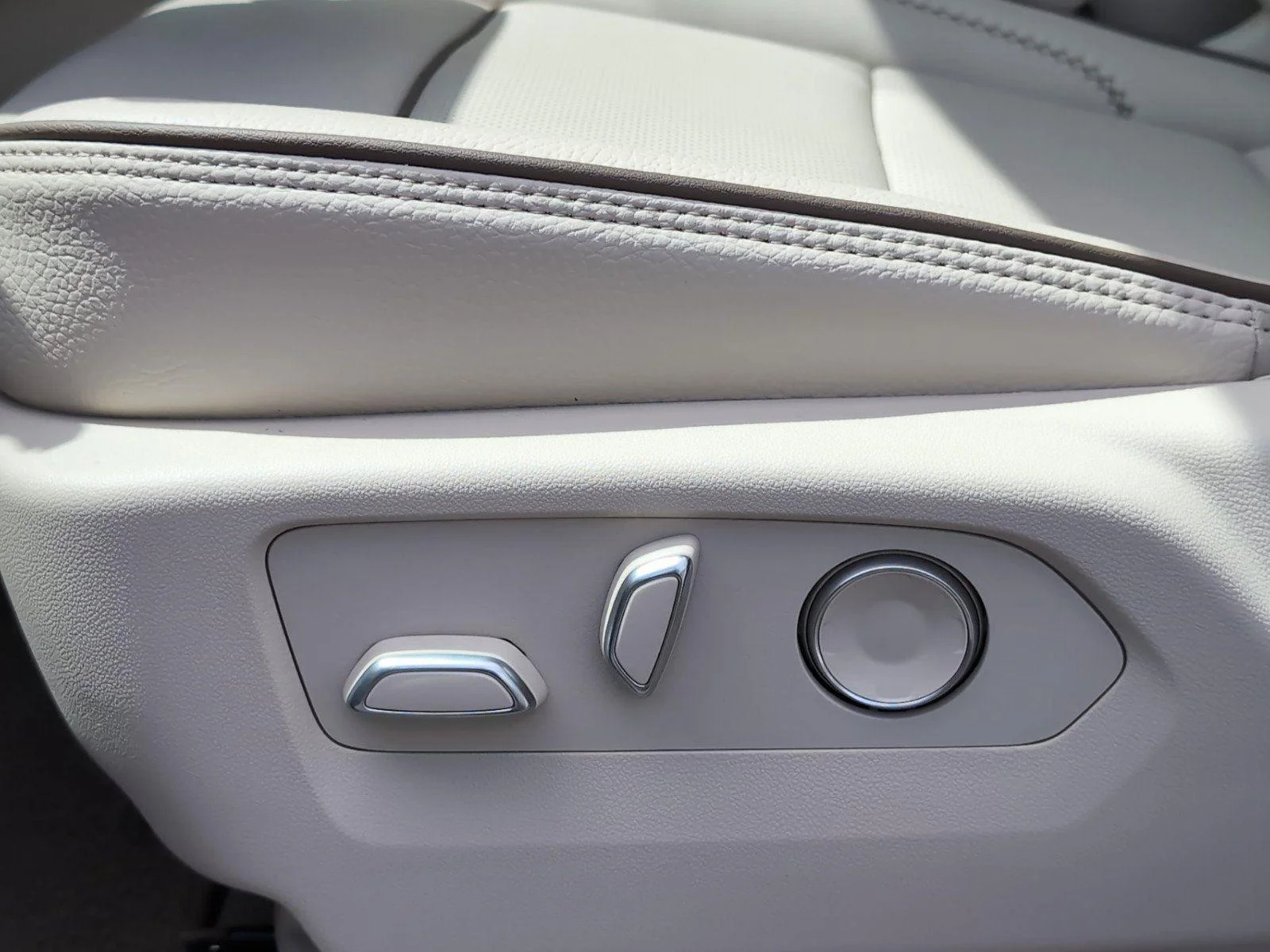 New 2026 Glacier White Tricoat GMC Denali image 30