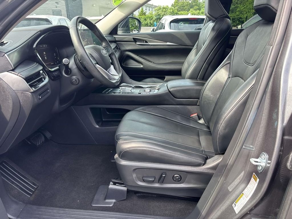 Certified Used 2023 Gray INFINITI LUXE image 11