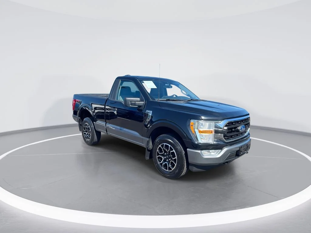 Used 2022 Black Ford XLT image 2
