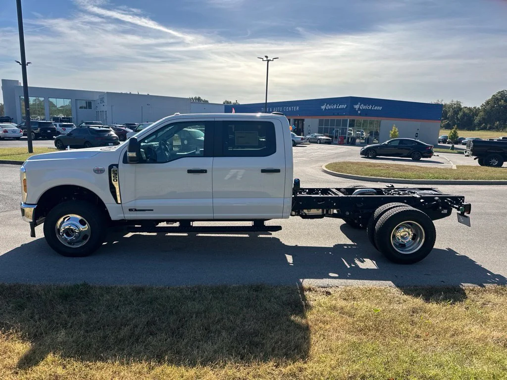 New 2026 Oxford White Ford F-350® XL image 4