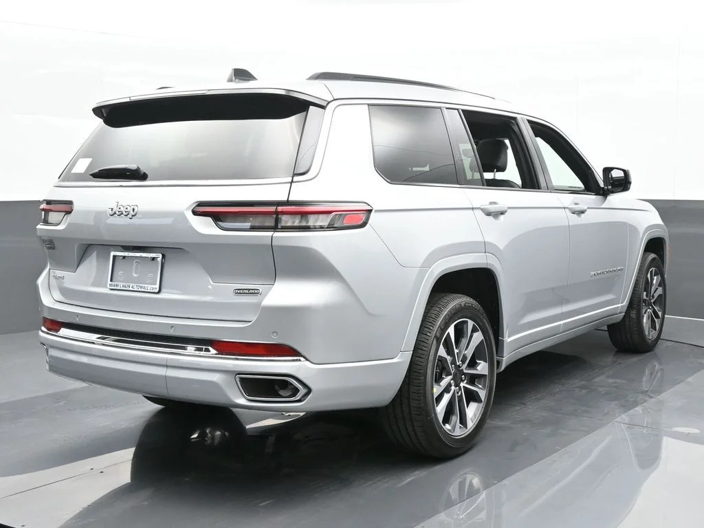 Used 2024 Silver Zynith Jeep Overland image 5