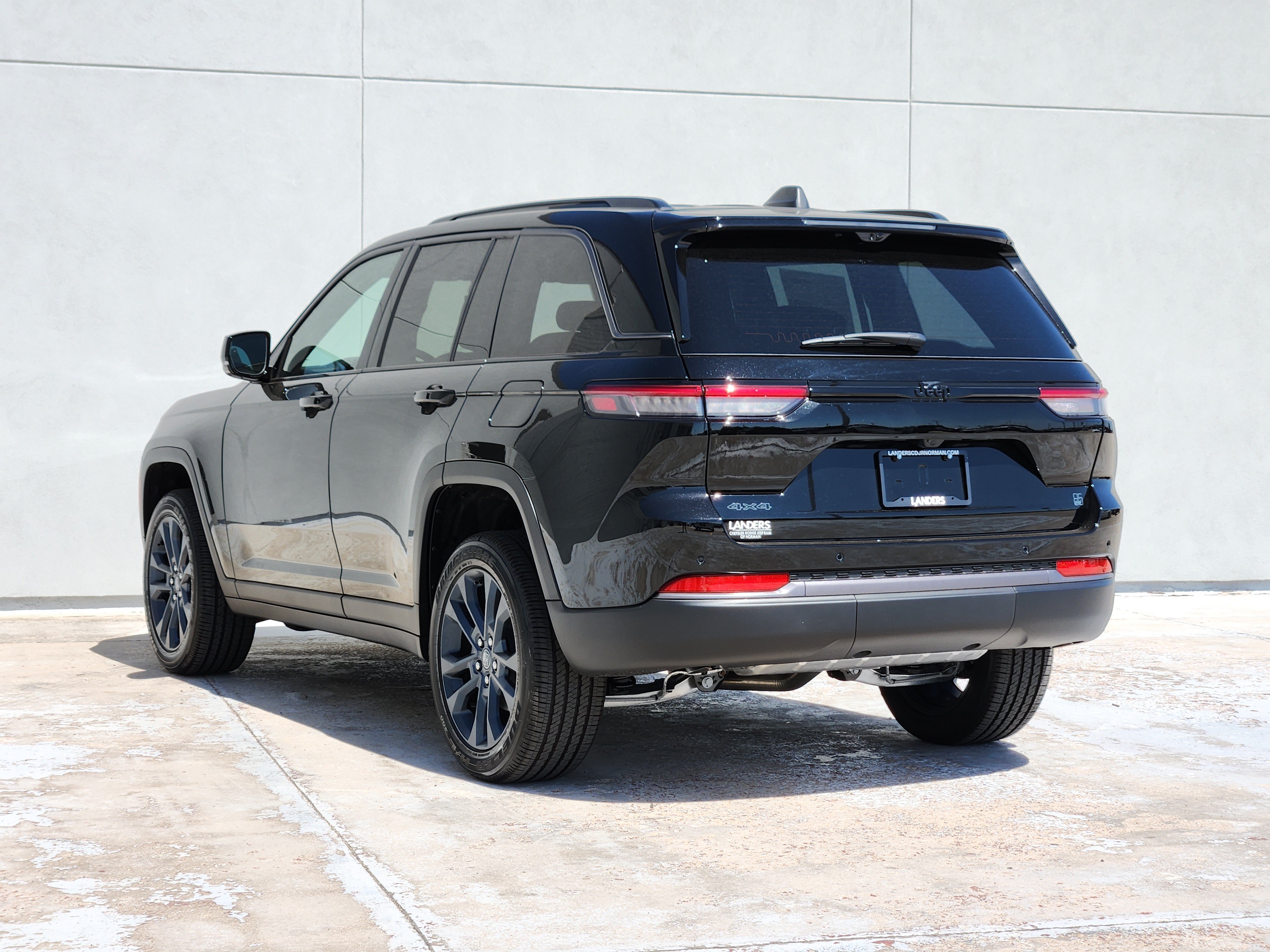 New 2026 Diamond Black Crystal Pearl-Coat Exterior Paint Jeep 85th Anniversary Edition image 3