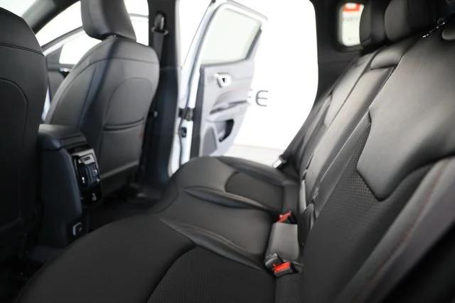 New 2026 Bright White Clear-Coat Exterior Paint Jeep Trailhawk image 22