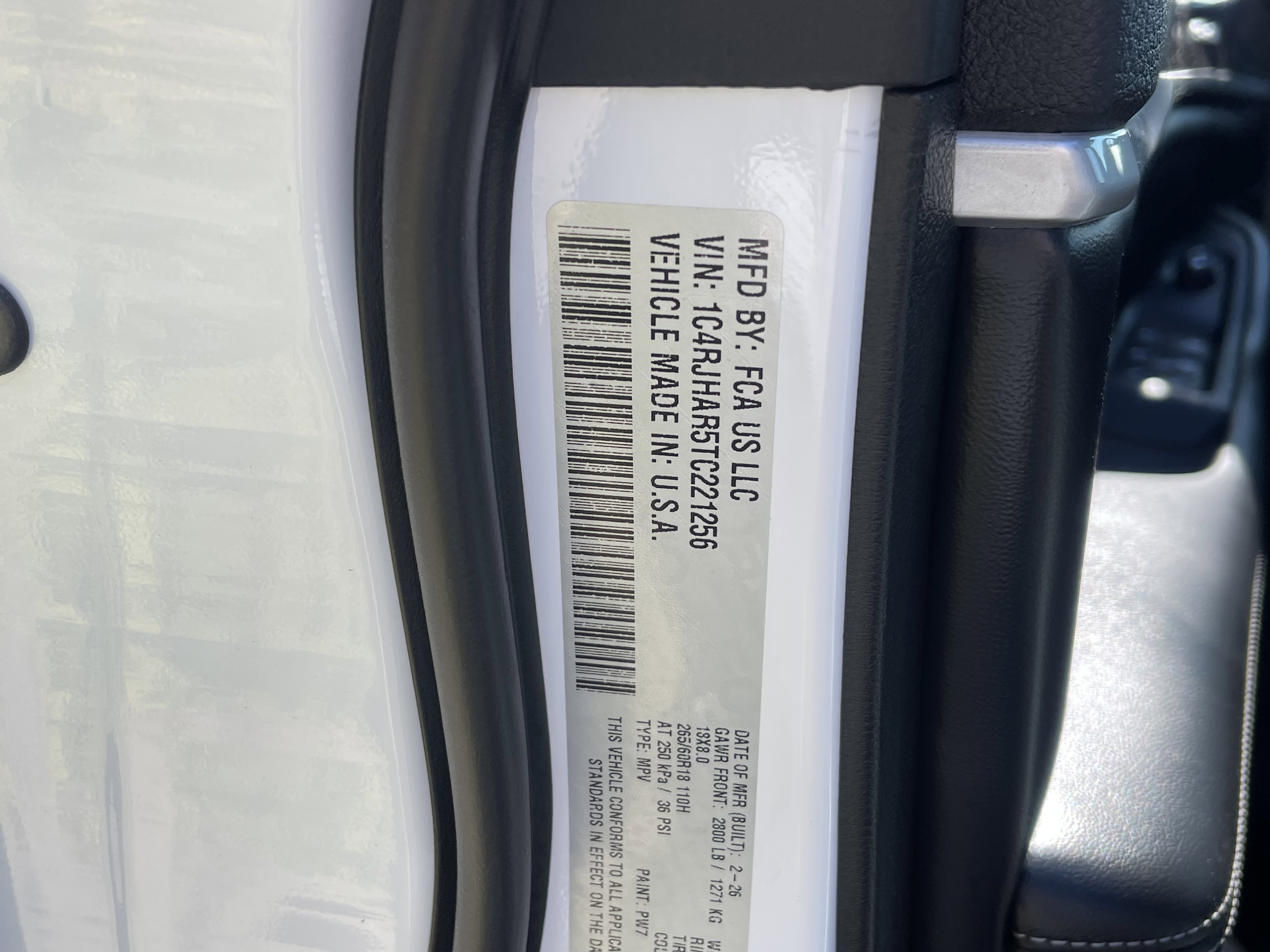 New 2026 Bright White Clear-Coat Exterior Paint Jeep Laredo Altitude image 41