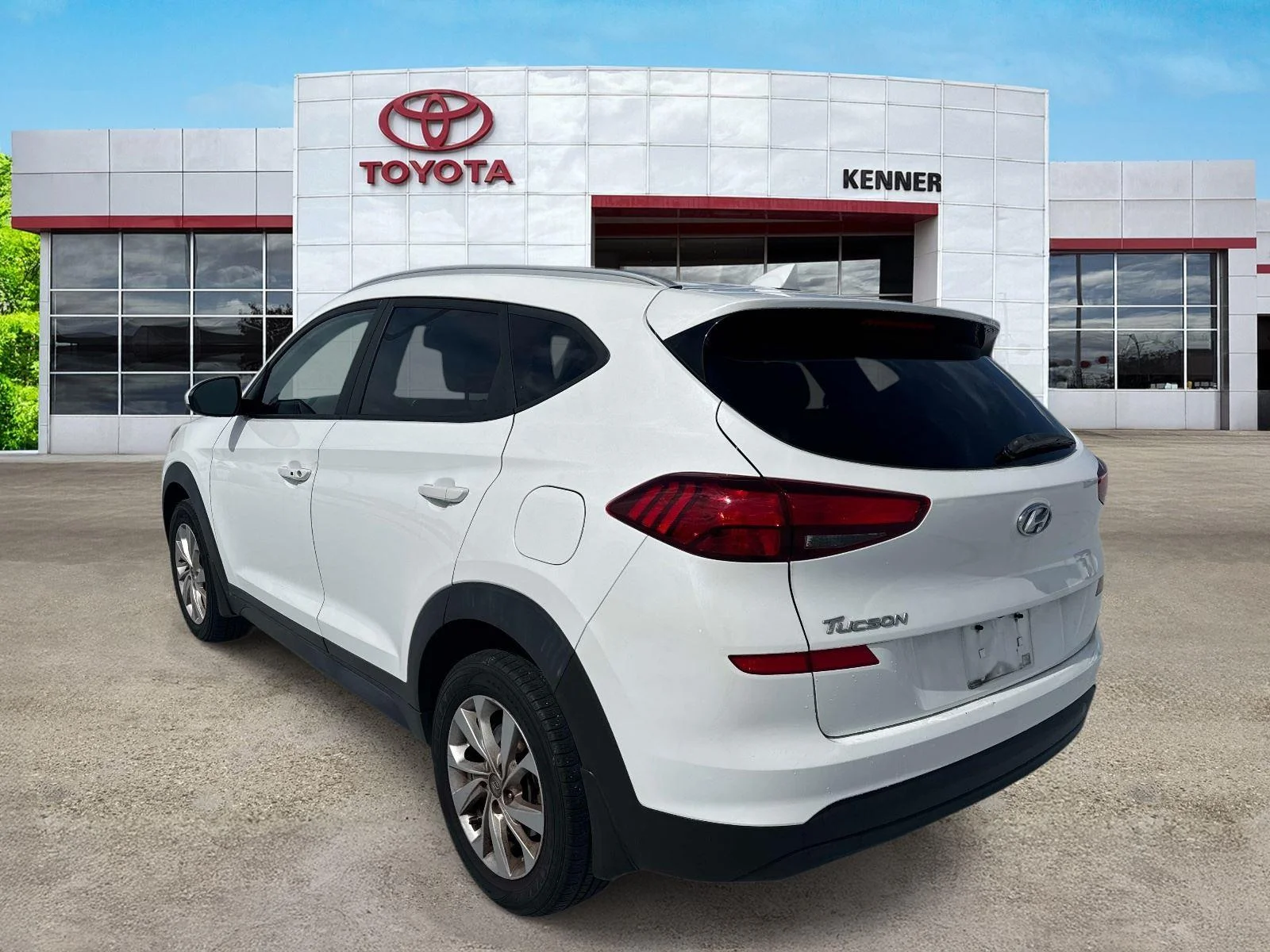 Used 2019 White Pearl Hyundai Value image 4
