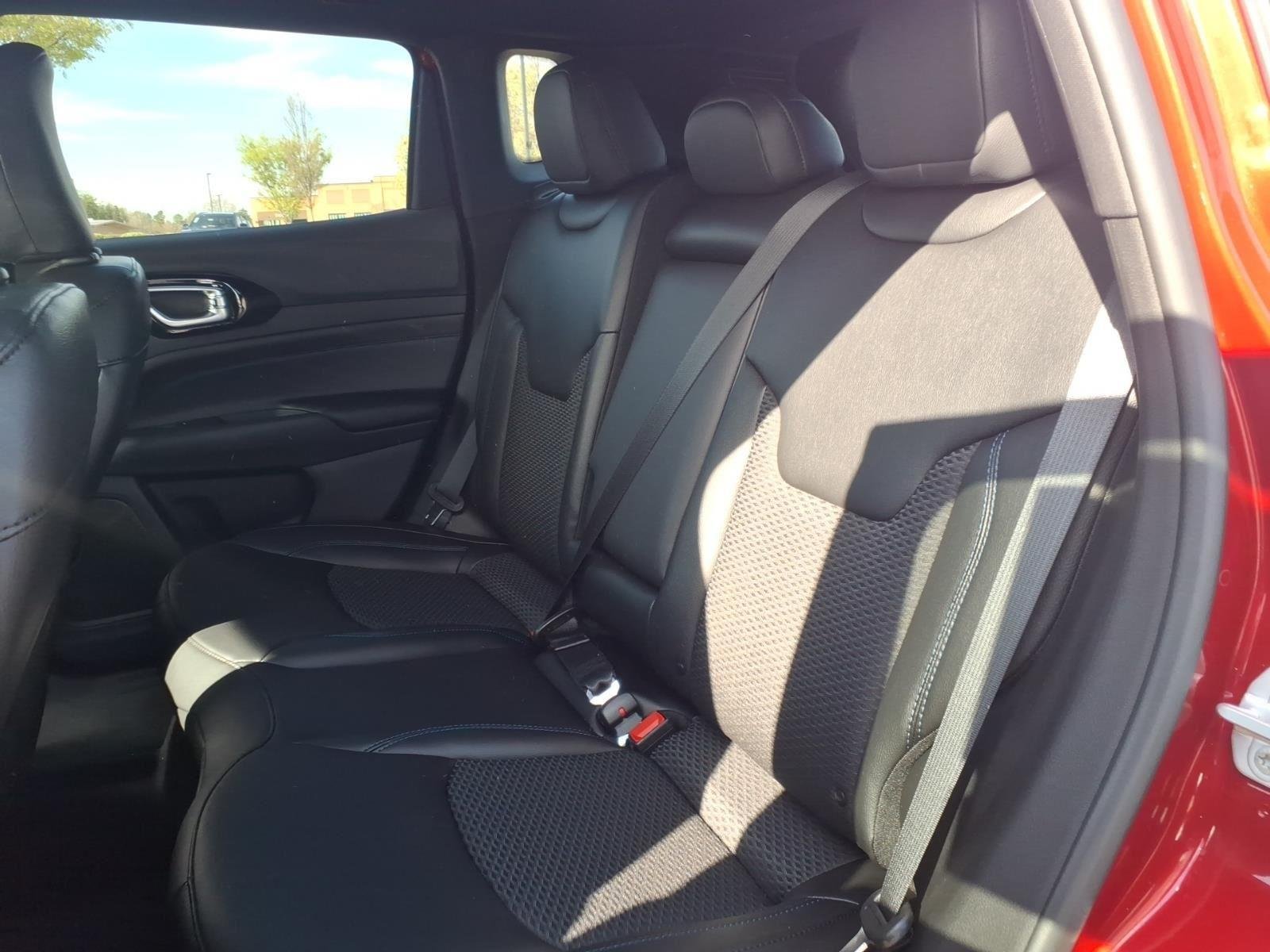 New 2026 Red Hot Pearl-Coat Exterior Paint Jeep Latitude Altitude image 20