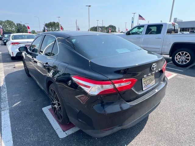 Used 2018 Black Toyota L image 4