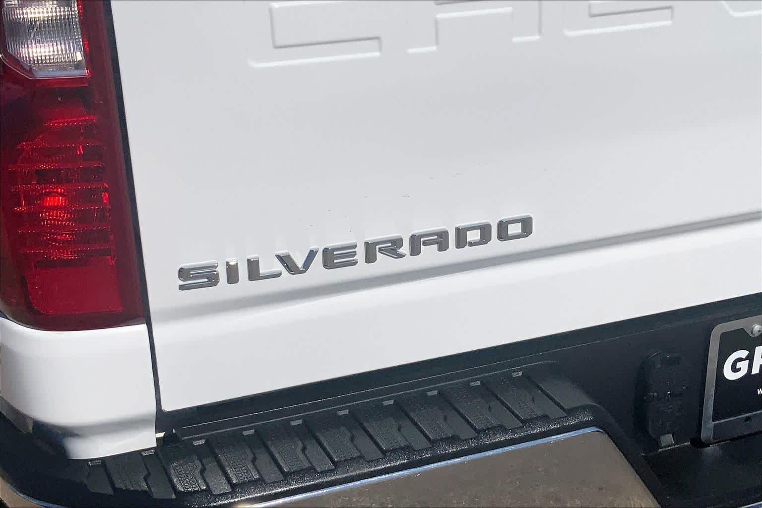 Used 2024 Summit White Chevrolet LT image 10