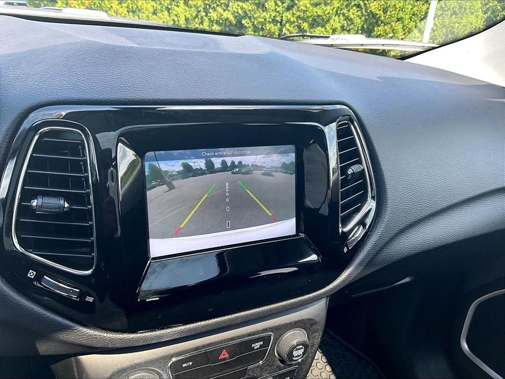 Used 2019 White Jeep Latitude image 19