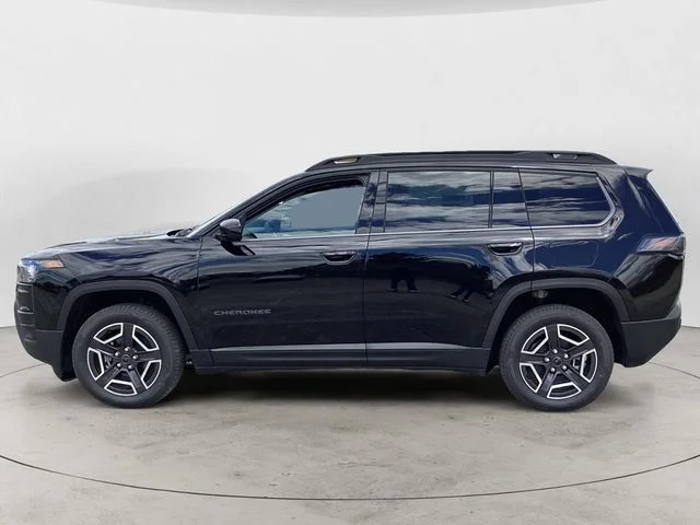 New 2026 Diamond Black Crystal Pearlcoat Jeep LAREDO 4X4 image 2