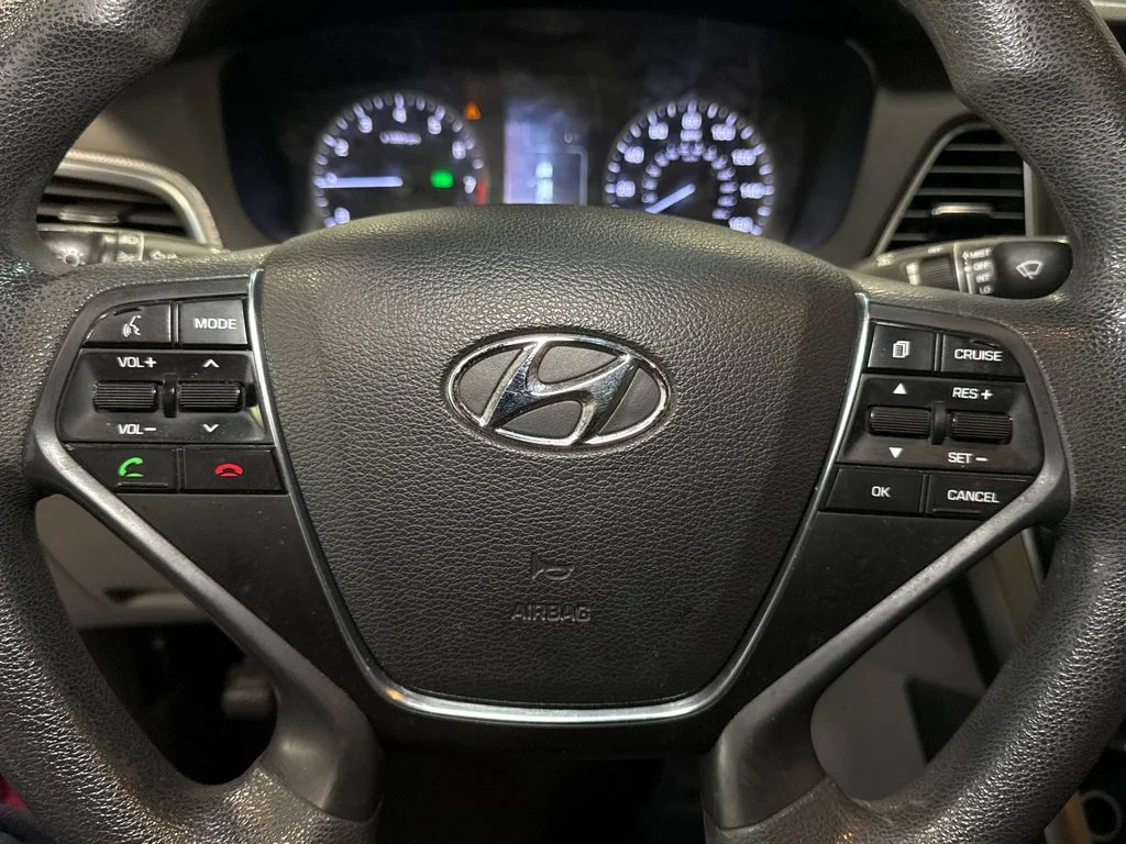 Used 2016 Red Hyundai SE image 16