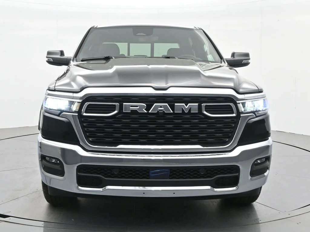 New 2026 Diamond Black Crystal Pearl-Coat Exterior Paint RAM Big Horn/Lone Star image 2