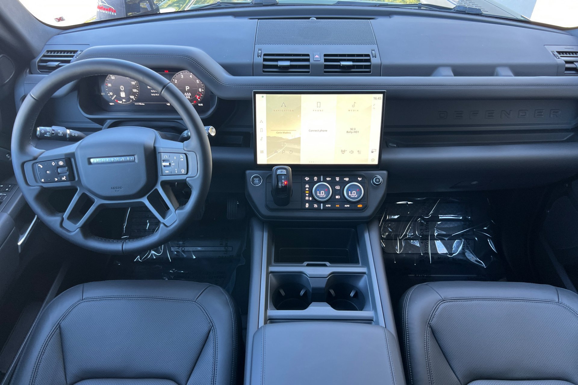 New 2026 Woolstone Green Land Rover X-Dynamic SE image 3